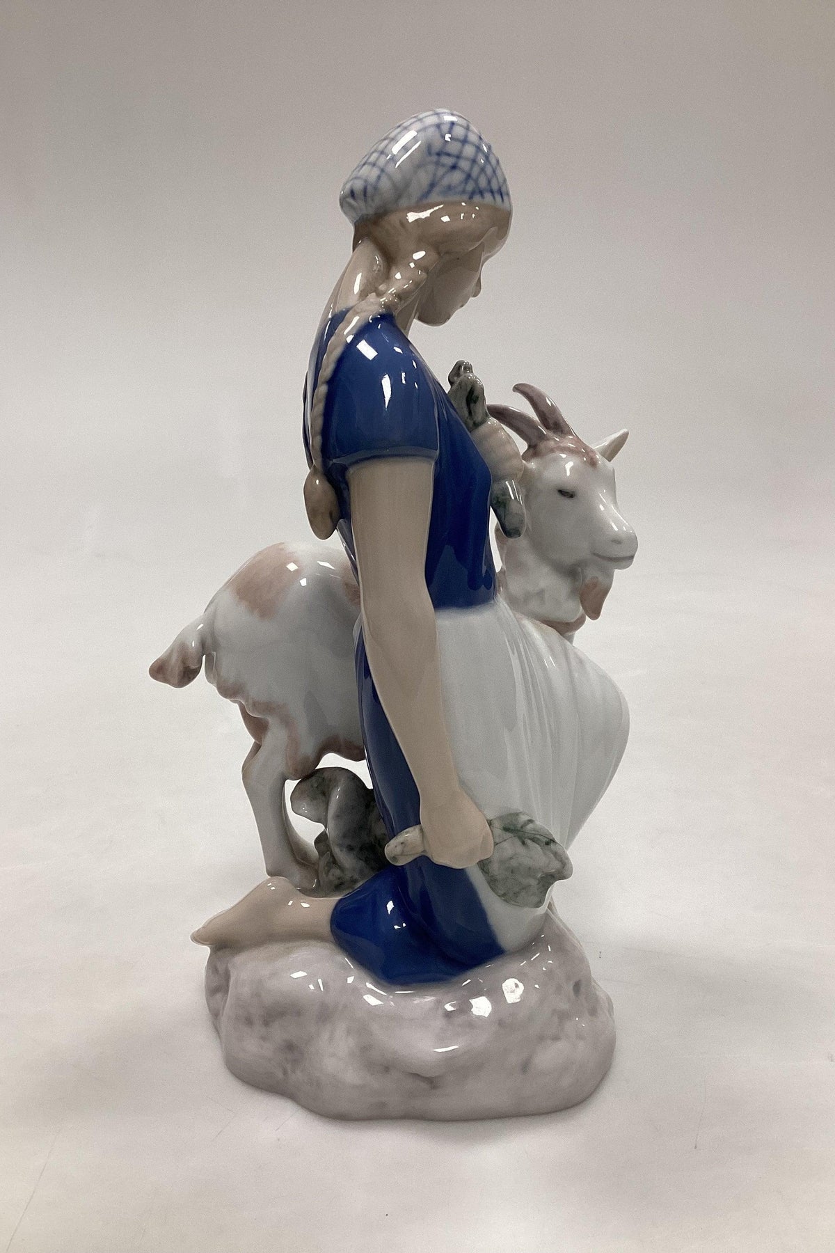 【保管品】B&G BING&GRONDAHL フィギュリン　少女　猫　1779 IMG_1149_1200x.jpg?v=1690000511