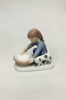 Bing & Grøndahl Figur af Julemad No 2305 - Danam Antik