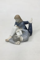 Royal Copenhagen Figur Teenagers med bog No 4649 - Danam Antik