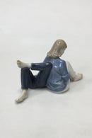 Royal Copenhagen Figur Teenagers med bog No 4649 - Danam Antik