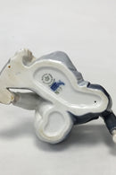 Royal Copenhagen Figur Teenagers med bog No 4649 - Danam Antik