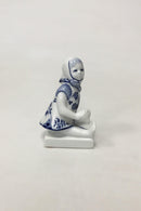 Royal Copenhagen Figur af siddende pige No 4793 - Danam Antik