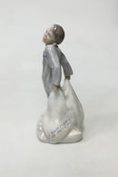 Royal Copenhagen Figur af Dreng med puder No 2604 - Danam Antik