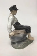 Royal Copenhagen Figur Dreng på Sten No 1659 - Danam Antik