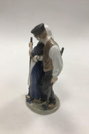 Royal Copenhagen Figur Høstfolk No 1300 - Danam Antik