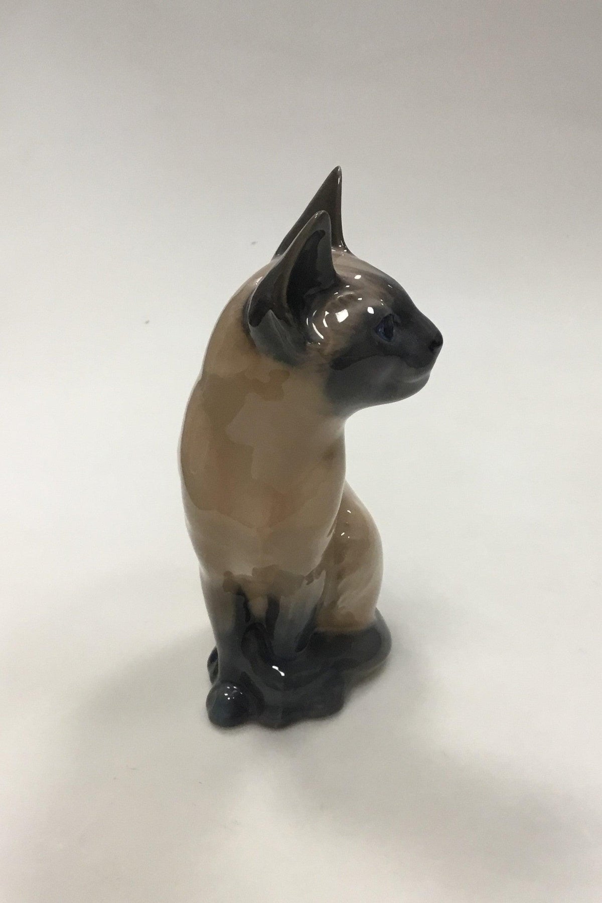 ロイヤルコペンハーゲン　3体セット　座るネコ／立つネコ／シャムネコ　ご成約済み ロイヤルコペンハーゲン 3体セット 座るネコ／立つネコ／シャムネコ ご