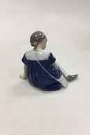 Royal Copenhagen Figur No 400 Pige med Dukke - Danam Antik