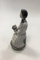 Royal Copenhagen Figur af kvinde med blomsterbuket - Danam Antik