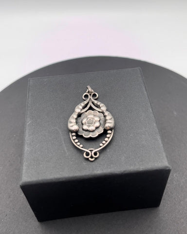 Georg Jensen Sølv vedhæng fra 1910-1920 No 37