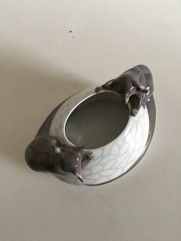 Royal Copenhagen Art Nouveau Skål med to odder No 601. Måler 20cm og er i god stand - Danam Antik