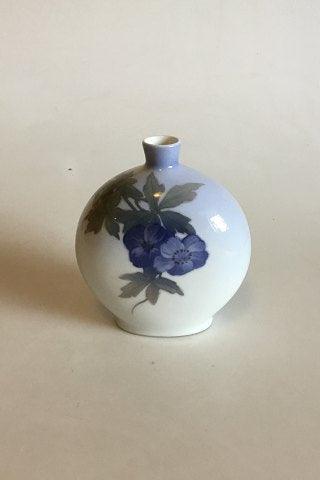 Royal Copenhagen Flache Vase mit blauer Blume Nr. 1763/209B