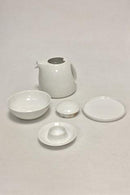 Royal Copenhagen hvid porcelæn kaffekande med låg, fad, æggebæger og skål i et. - Danam Antik