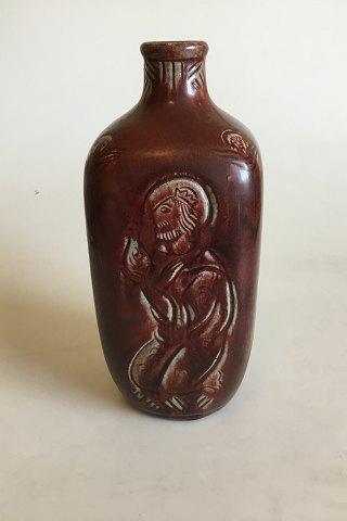 Royal Copenhagen Stentøjsvase med relieffer, okseblodsglasur No 2369 - Danam Antik