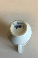 Royal Copenhagen Tete á Tete Kaffeservice med Mørk Rosa dekoration i overglasur. Består af Fad, Kaffekande, Flødekande, Sukkerskål og en kop - Danam Antik